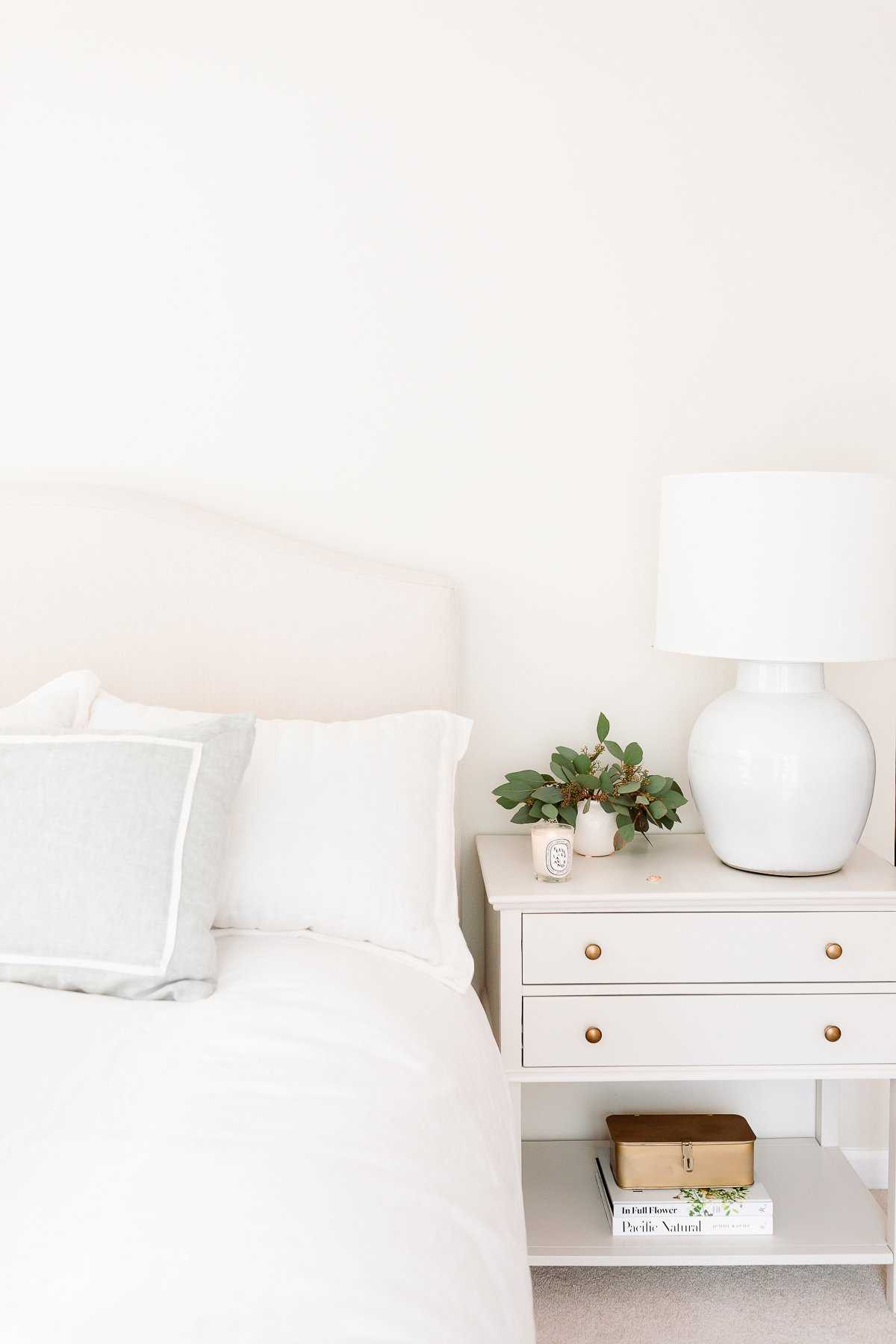 What is the Ideal Nightstand Height for Your Bedroom